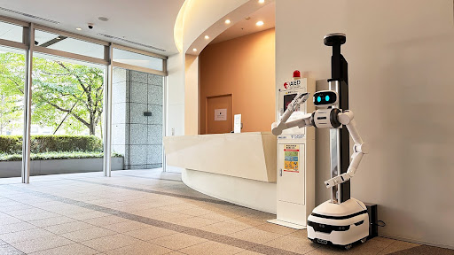 賃貸マンションで警備とホスピタリティを両立　乾汽船株式会社、プラザタワー勝どきに警備ロボット「ugo Pro」を導入